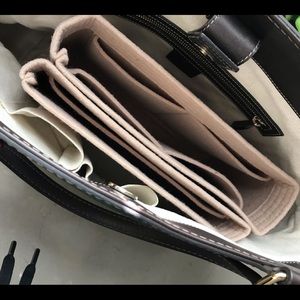 Organizer insert for medium size handbags and purses.